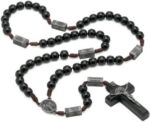 Terço Madeira Preta 10MM com Mistérios Ônix: prático, resistente e ideal para rezar o rosário com orientação dos mistérios do dia.