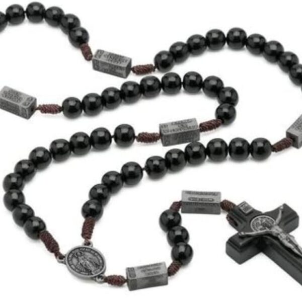 Terço Madeira Preta 10MM com Mistérios Ônix: prático, resistente e ideal para rezar o rosário com orientação dos mistérios do dia.