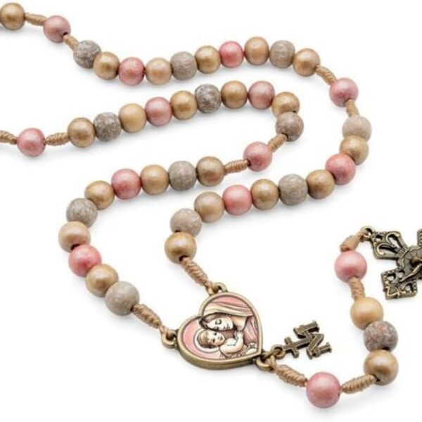 Terço Madeira Rosa Claro 8mm com medalha Mãe de Todas as Mães e cordão reforçado para devoção e presente especial