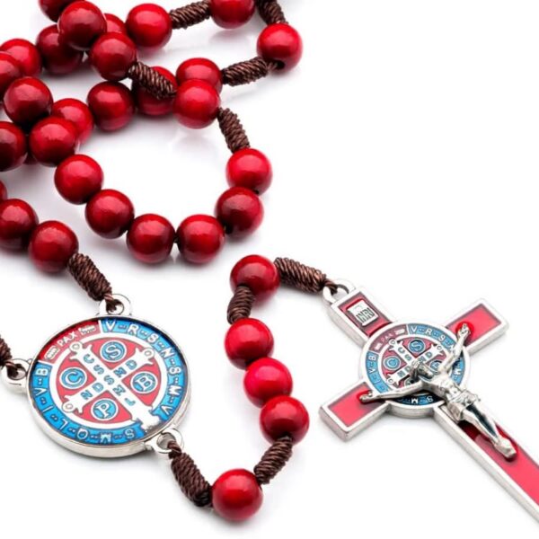 Terço Madeira Vermelho 10mm São Bento com Cruz Metal RES COLOR, ideal para devoção e uso diário.