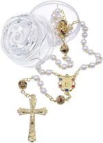 Terço Nossa Senhora Aparecida com pérolas e strass dourado, ideal para devoção com elegância.