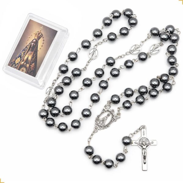Terço Nossa Senhora Aparecida em Hematita 8mm, Aço Inox 316L resistente, com caixa para guardar e proteção durável.