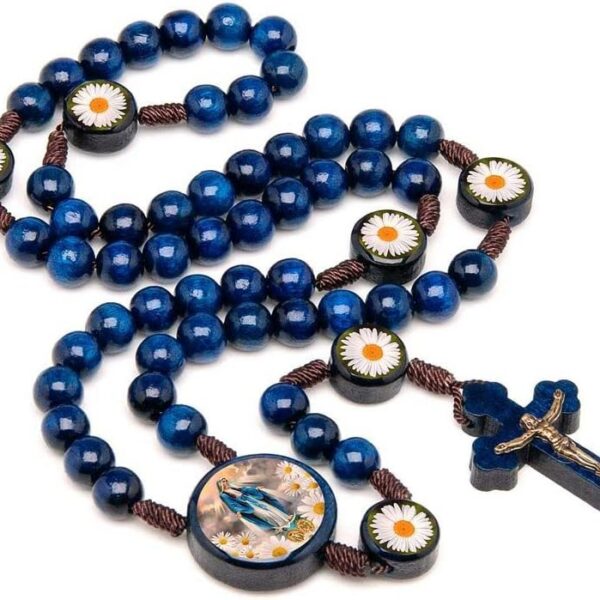 Terço Nossa Senhora das Graças com Flor de Margarida para oração e devoção diária, ideal para presentear com fé e beleza.