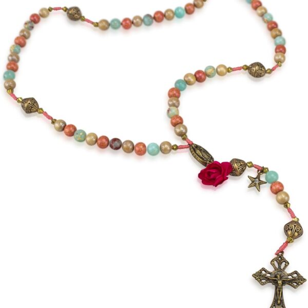 Terço Nossa Senhora de Guadalupe Madeira 8mm: devoção e qualidade para sua oração diária.