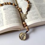 Terço Novena de São Miguel Arcanjo com Oração para sua devoção e momento de fé - Imagem 2