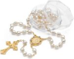 Terço Pérola Coração Dourado com Strass, beleza e devoção para sua oração diária.