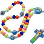 Terço Rosário Infantil Colorido para Crianças: ideal para catequese e oração, com contas leves e fáceis de manusear