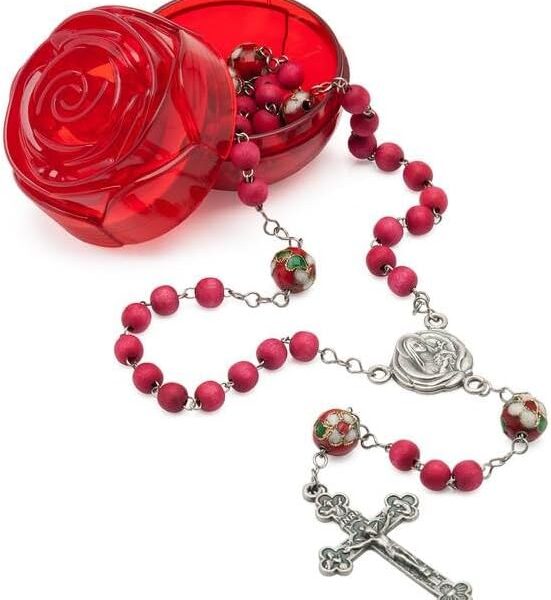 Terço Santa Terezinha perfumado de rosas, inox e madeira, com caixinha flor. Presente especial e delicado para devoção.