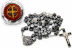 Terço São Bento de Hematita com medalha e caixinha: fé, proteção e presente especial.