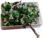 Terço católico LION OF JUDAH MARKET com contas de cristal verde e terra sagrada para fé e devoção diária