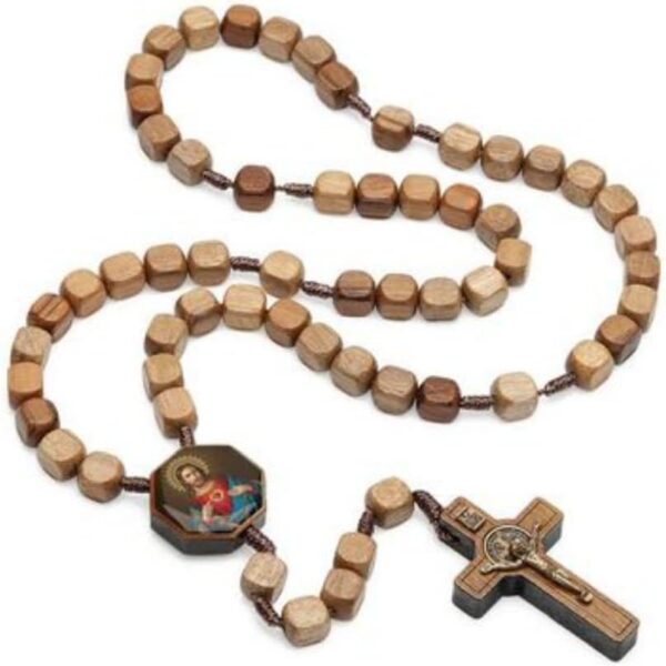 Terço de Madeira Imbuia 10mm com Resina Sagrado Coração de Jesus e Maria, cordão marrom e metal ouro velho: fé e devoção em cada detalhe.