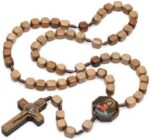 Terço de Madeira Imbuia 10mm com Resina Sagrado Coração de Jesus e Maria, cordão marrom e metal ouro velho: fé e devoção em cada detalhe. - Imagem 2