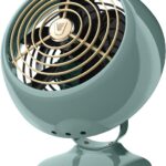 Vornado Mini ventilador VFAN, ventilador vintage clássico, circulador de ar de metal retrô, para mesa e cabeceira, 2 velocidades, inclinação ajustável, resfriamento pessoal com fluxo de ar direcionado